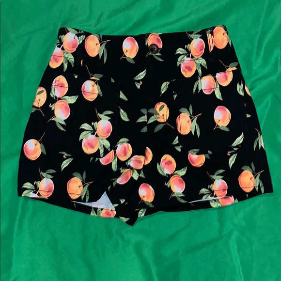 Maeve Colette Black Shorts with Peach Print - Picture 2 of 9
